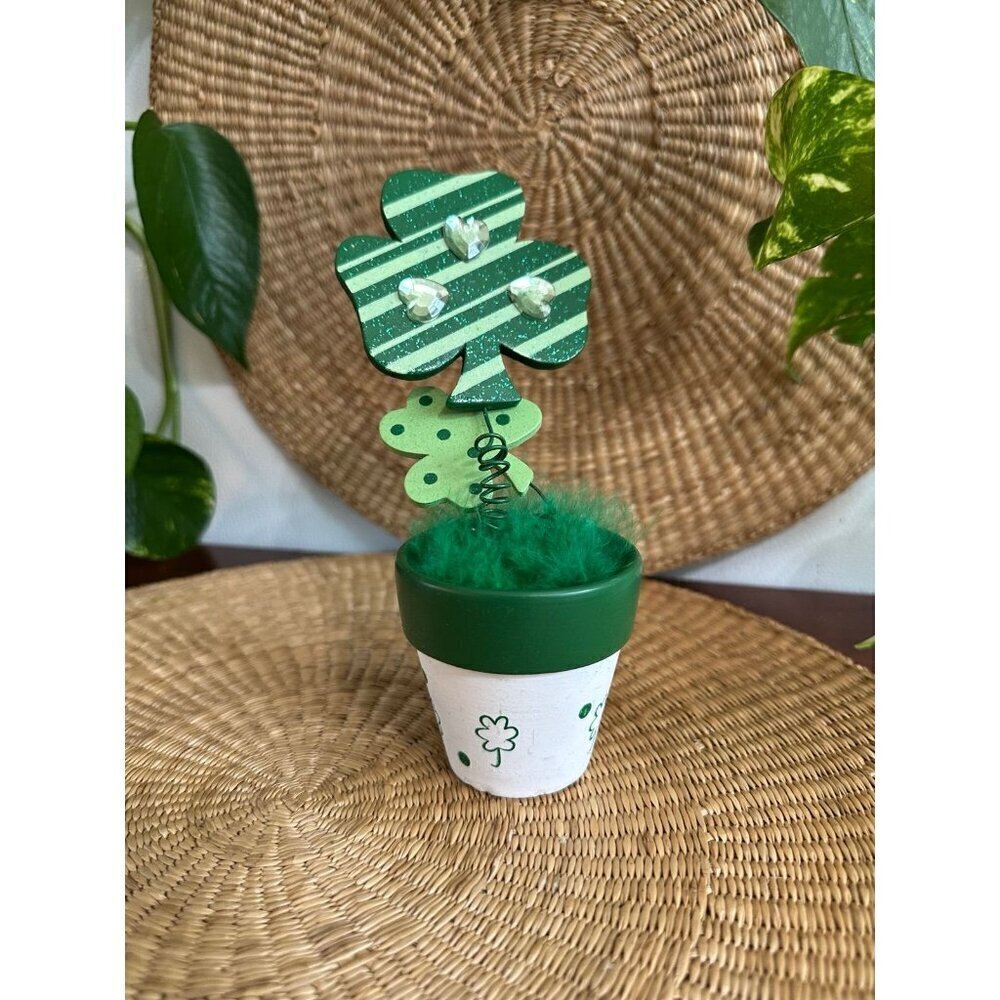 St Patrick’s day shamrock planted decor